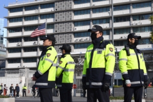 경찰, ‘美대사관 바로 앞 1인 시위 허용’하라는 인권위 권고 거부