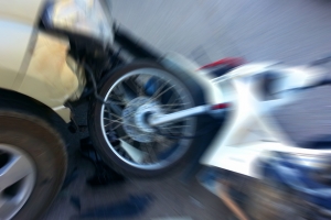 용산 미군기지 앞 승용차, 오토바이 충돌로 2명 사망