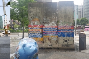 청계천 베를린장벽에 한밤중 낙서…예술인가 범죄인가