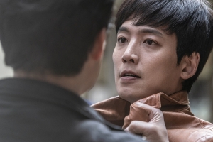 ‘라이프 온 마스’ 정경호VS박성웅 공조, 긴장감 ‘팽팽’ 멱살잡이 포착