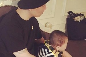 리쌍 개리, 생후 7개월 아들 공개 ‘옆모습이 똑 닮았네!’