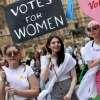 ‘평등한 목소리’ 100년 전 그날처럼… 영국 여성 10만여명 거리로