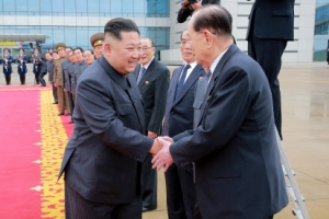 김정은 싱가포르행 신속 보도… 리커창 전용기 임차까지 공개