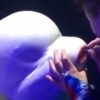 “예뻐져라”…벨루가에 립스틱 칠한 황당한 조련사