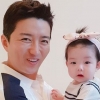 “진정한 딸바보”...인교진, 둘째 딸 안고 ‘싱글벙글’