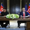 김정은-트럼프, 공동합의문 서명…안전보장, 비핵화 약속 담겼다