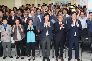 여권 불모지 ‘부산’... 오거돈 시장 후보 60%대 지지율