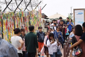 투표 마치고 임진각 찾은 시민들