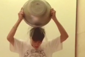 아이스버킷 챌린지 동참한 사무엘 “지목해 준 강다니엘에 감사”