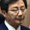 [서울포토] 유승민 ‘질끈 감은 눈’