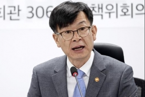 김상조 “비상장 계열사 주식 즉각 처분하라” 경고