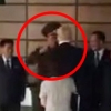 인민군과 거수경례한 트럼프, 미국내서 논란 확산