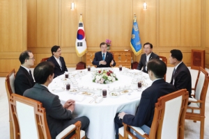 文, 수사개혁 주도 인물 전면에… ‘수사권 조정’ 경찰 손 들어줘