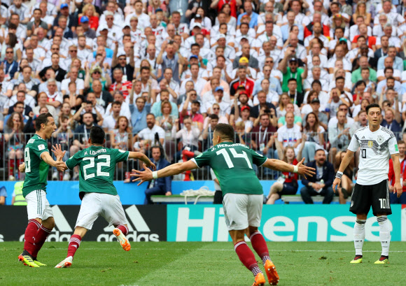 [월드컵] 멕시코 로사노 첫 골 환호