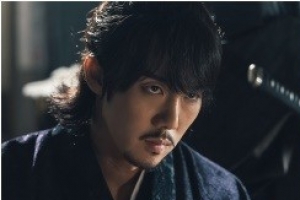 ‘미스터 선샤인’ 유연석, 시선 강탈하는 카리스마 ‘냉혈 순정남’ 변신