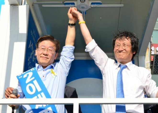 2014년 당시 이재명 성남시장 후보 선거 유세에 나선 문성근 사진=문성근 페이스북