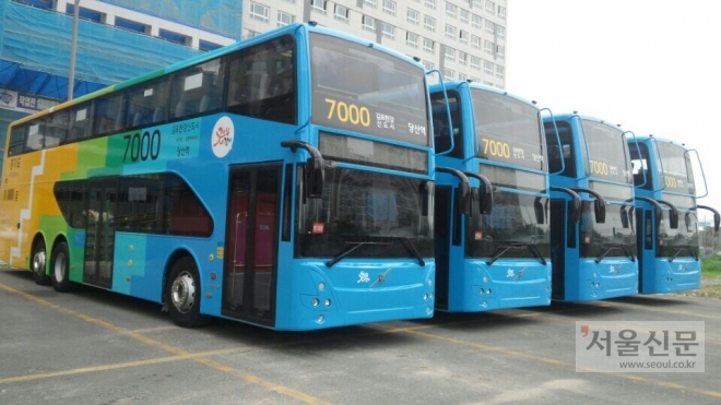 김포에서 서울 당산방향으로 운행되는 2층버스. 김포시 제공