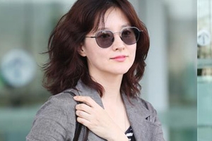 이영애, 자유분방한 공항패션 ‘여전히 빛나는 미모’