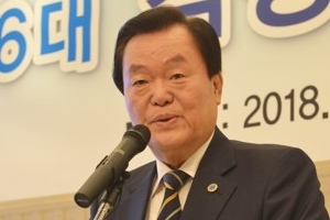 법원 “‘노무현 명예훼손’ 김경재, 유족에 1천만원 지급”