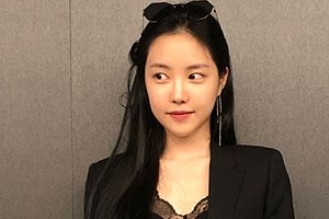 에이핑크 손나은, 수수한 패션에도 빛나는 미모