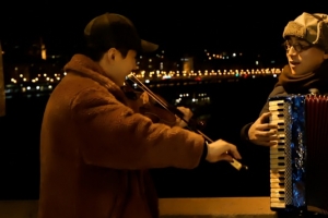 ‘비긴어게인2’ 헨리 마지막 버스킹, 하림과 즉흥 연주 “똑똑한 친구”