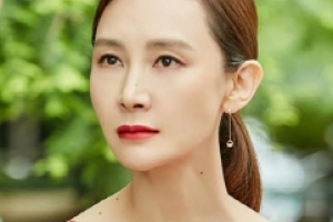 드라마 ‘이별이 떠났다’ 채시라, 무채색 벗고 파격 변신 ‘카리스마’