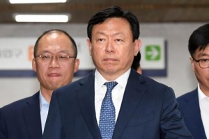 ‘해임 위기’ 롯데 신동빈, 경영권 방어가 사법절차보다 우선?