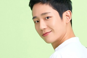 정해인, 여심 사로잡는 훈훈 비주얼+부드러운 미소 ‘엄지 척’