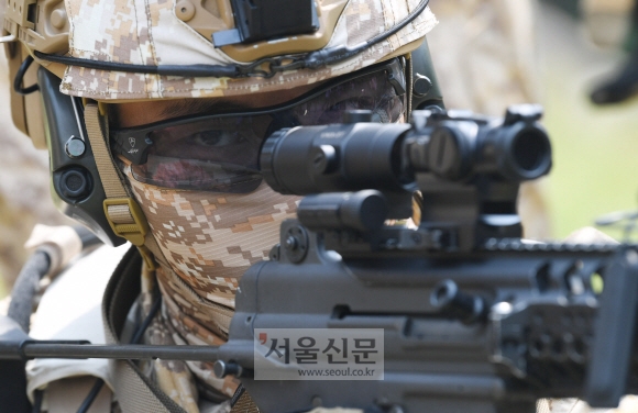 [서울포토] 매서운 눈빛