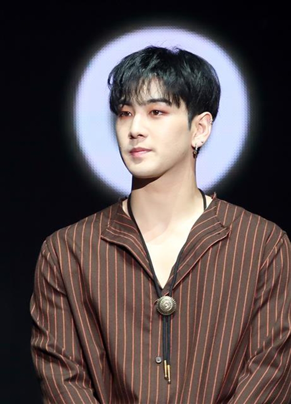 뉴이스트W 백호