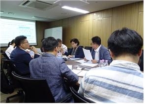 바른미래당 김영한 의원(오금동, 가락본동, 가락2동, 문정1동)은 27일 오후 서울시의회 의원회관에서 ‘디지털도시 서울의 사회문제 분석과 해결방안에 대한 연구’를 주제로 착수보고회를 가졌다.