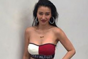 황보, 파격적인 의상으로 섹시美 공개 ‘글래머 몸매 눈길’