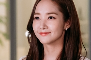 ‘김비서가 왜 그럴까’ 박민영, 환한 미소→생각에 잠긴 표정 ‘무슨 일?’