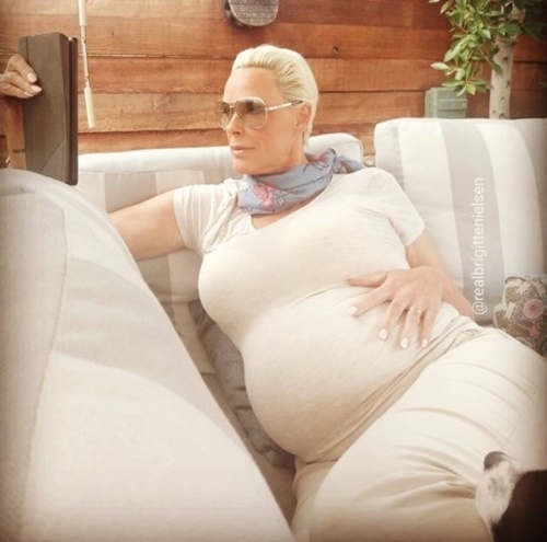 다섯째 임신한 브리짓 닐슨