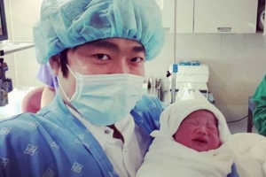 원타임 출신 송백경, 오늘(29일) 둘째 득남...“두 아들 아빠 됐다”