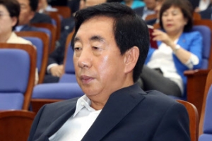 “김성태, 새벽에 협박문자” 폭로에 ‘분당’ 발언까지…자유한국당 계파 싸움만