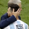 [포토] 메시 안아주는 프랑스 데샹 감독