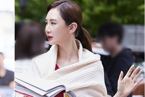 채시라 ‘이별이 떠났다’ 비하인드컷 “일상도 우아 그 자체”