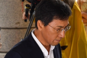 [서울포토] ‘묵묵부답’ 안희정, 법원 출석
