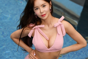 [포토] ‘월드컵 미녀’ 신새롬의 황홀한 볼륨 몸매