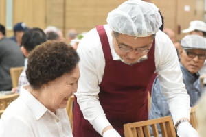 류경기 중랑구청장, 배식봉사로 구정업무 시작