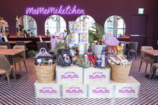 지난 6월 29일 용산 아이파크몰 패션관 3층에 문을 연 키친 미미미는 엄선된 신선한 야채와 과일, 미미만의 차별화된 PB 상품 등 다양한 카테고리의 제품군을 선보이는 그로서란트의 전형이다.