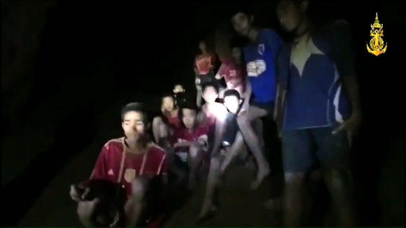 태국 동굴실종 소년들, ‘기적적’ 생존 확인