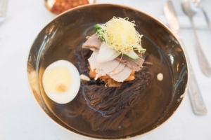 옥류관 기술 책임자가 말하는 평양냉면 맛의 비결