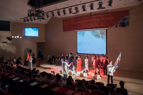 백석예술대학교는 지난달 26일 중국 텐진시에 위치한 텐진외국어대학교에서 ‘2018 한국 백석예술대학교 초청공연’을 성황리에 개최했다고 밝혔다.