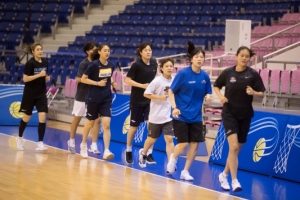 [서울포토] 남북통일농구, 평양 체육관 달리는 여자농구 선수단