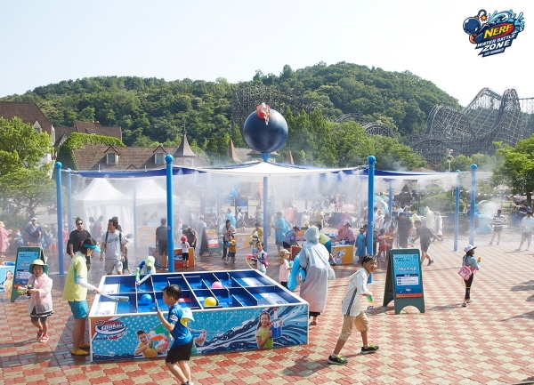 해즈브로코리아가 에버랜드와의 콜라보를 통해 에버랜드의 초대형 여름 축제 ‘썸머 워터 펀 페스티벌’ 기간에 ‘너프 워터배틀존’에서 어린이들은 물론 온 가족이 슈팅게임을 즐길 수 있는 체험의 장을 마련했다.