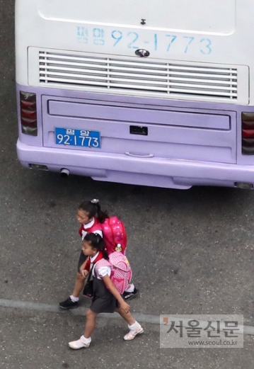 [서울포토] 등교하는 평양 어린이들