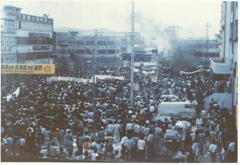 1987년 인천에서 열린 5·3시위 당시 모습. 국가기록원 제공