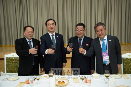 [서울포토]남북통일농구경기 환송만찬